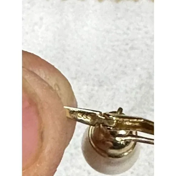 14k yellow gold pearl leverback earrings